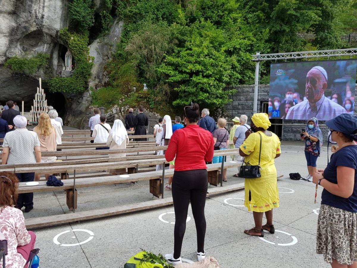 Villa Bigorra Lourdes Centre Le Sanctuaire La Grotte , Parking ภายนอก รูปภาพ